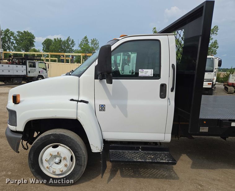 image for item EF1519 2005 GMC C5 flatbed truck