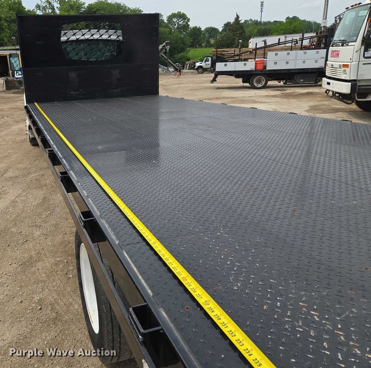 image for item EF1519 2005 GMC C5 flatbed truck