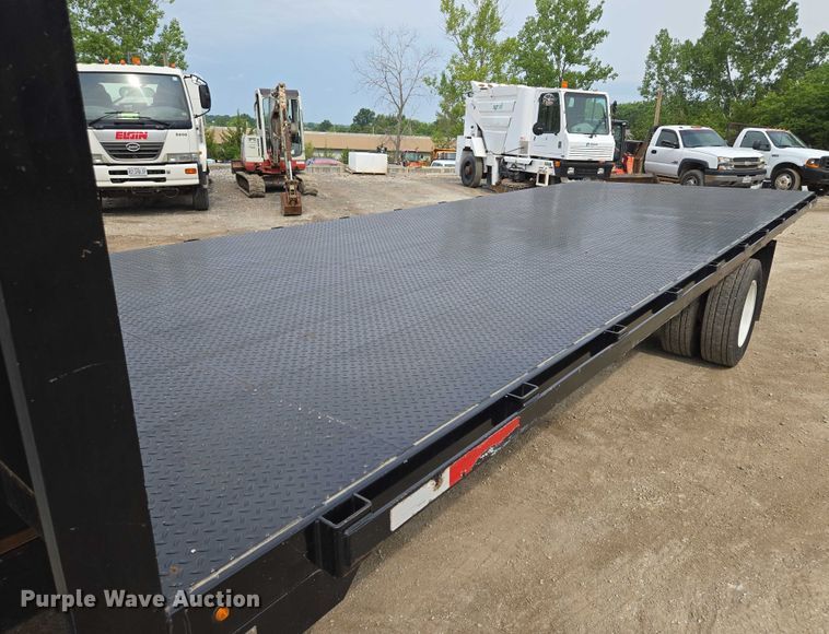 image for item EF1519 2005 GMC C5 flatbed truck