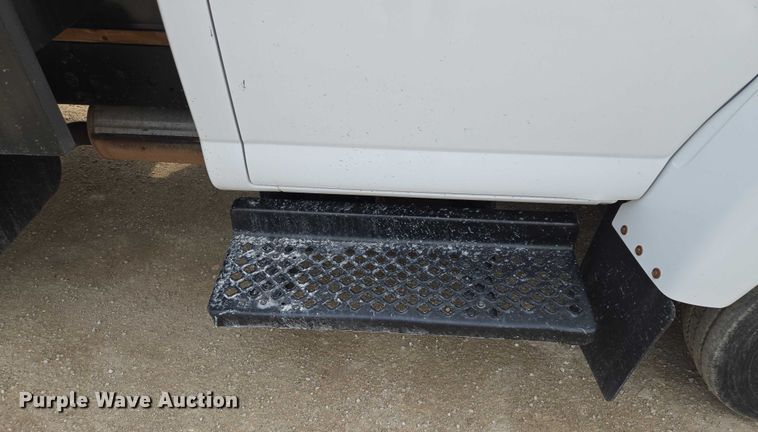 image for item EF1519 2005 GMC C5 flatbed truck