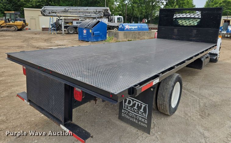 image for item EF1519 2005 GMC C5 flatbed truck