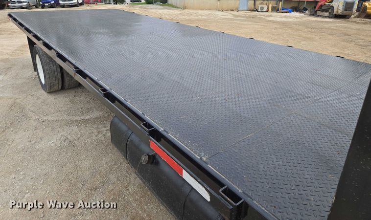 image for item EF1519 2005 GMC C5 flatbed truck