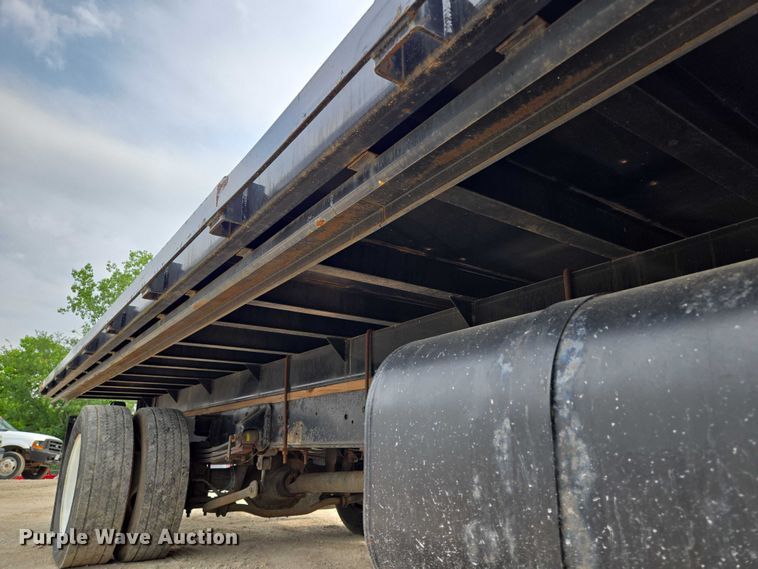 image for item EF1519 2005 GMC C5 flatbed truck