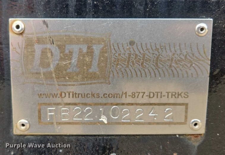 image for item EF1519 2005 GMC C5 flatbed truck