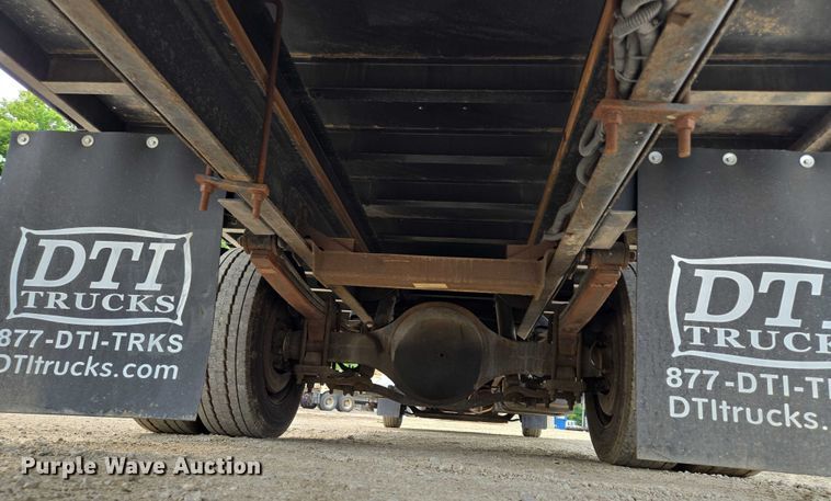 image for item EF1519 2005 GMC C5 flatbed truck