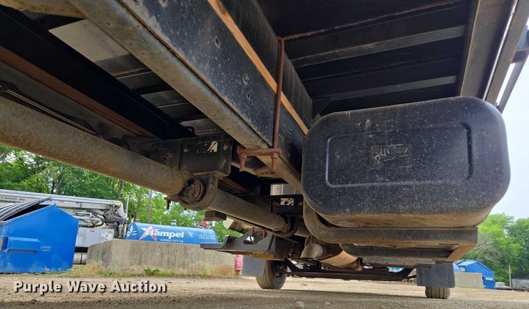 image for item EF1519 2005 GMC C5 flatbed truck