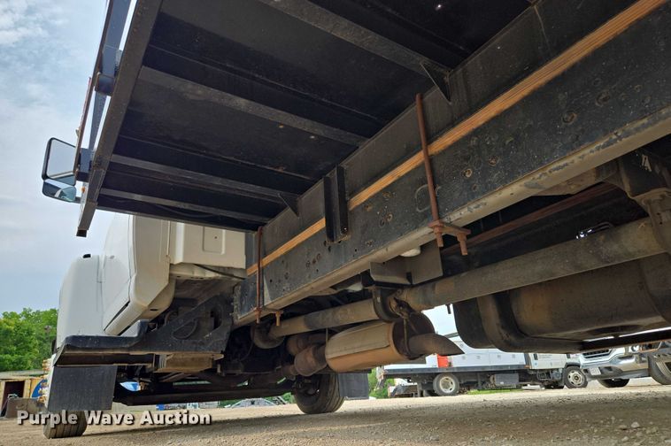 image for item EF1519 2005 GMC C5 flatbed truck