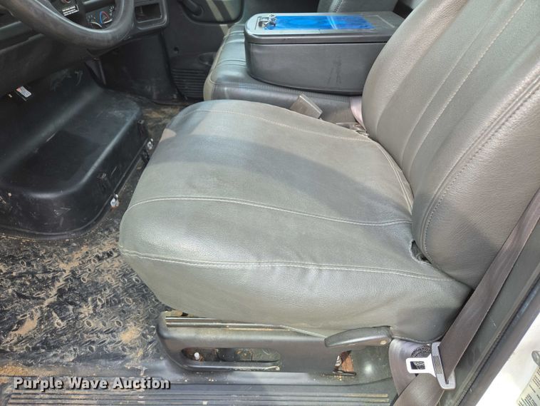 image for item EF1519 2005 GMC C5 flatbed truck