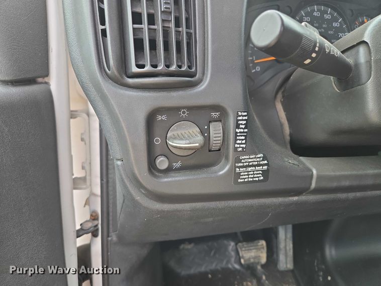 image for item EF1519 2005 GMC C5 flatbed truck