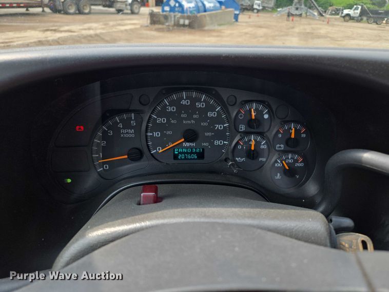 image for item EF1519 2005 GMC C5 flatbed truck