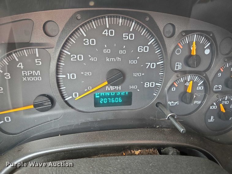 image for item EF1519 2005 GMC C5 flatbed truck