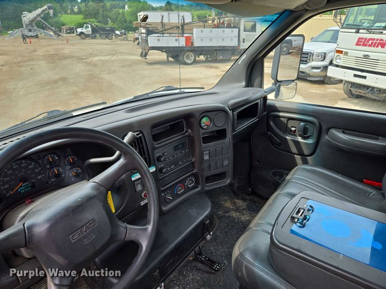 image for item EF1519 2005 GMC C5 flatbed truck