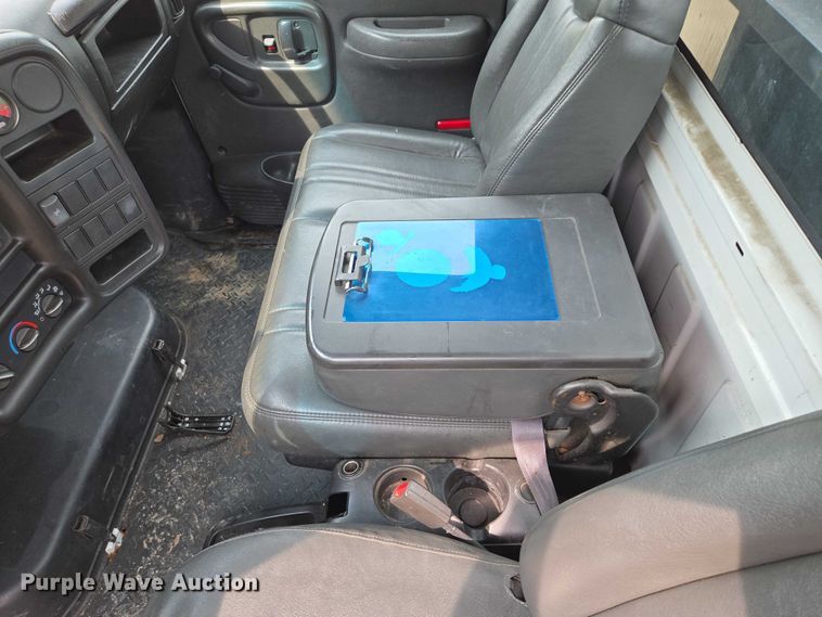 image for item EF1519 2005 GMC C5 flatbed truck