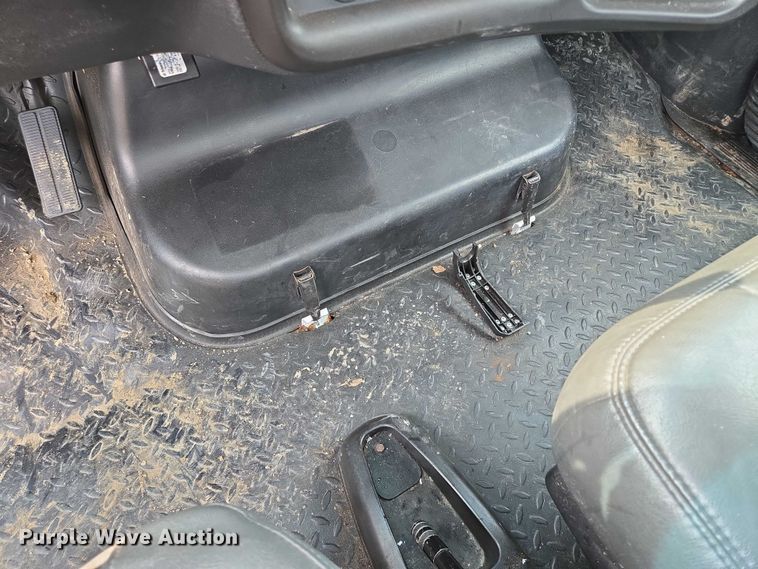 image for item EF1519 2005 GMC C5 flatbed truck