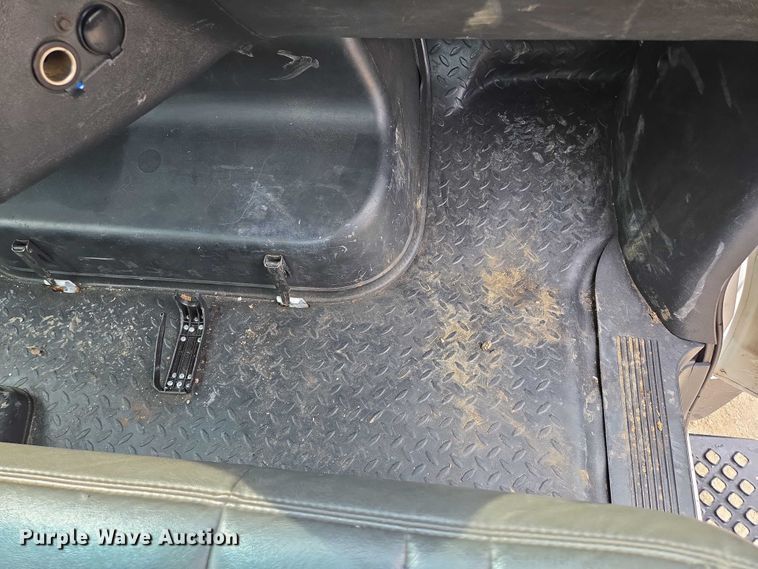 image for item EF1519 2005 GMC C5 flatbed truck