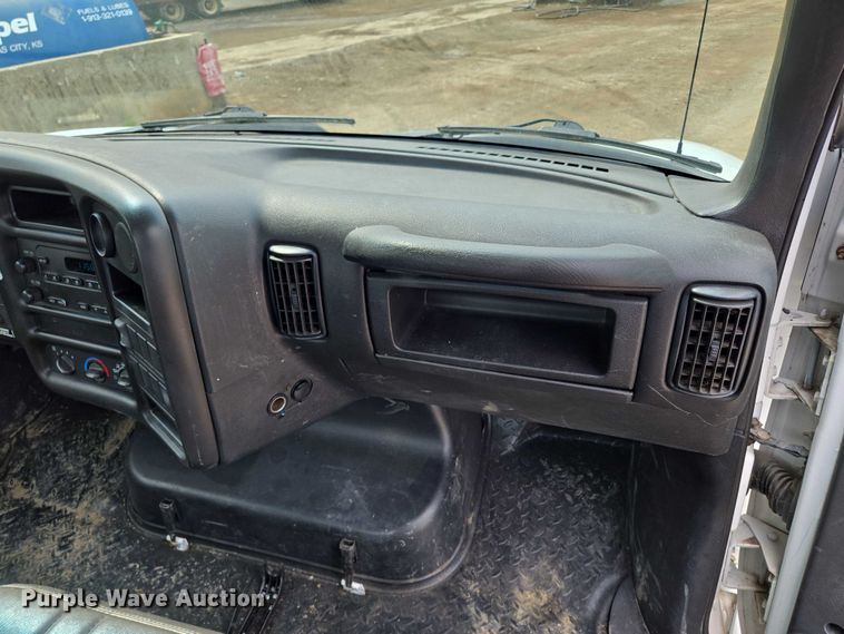 image for item EF1519 2005 GMC C5 flatbed truck