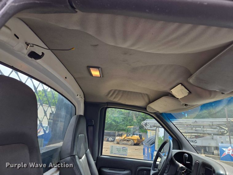 image for item EF1519 2005 GMC C5 flatbed truck