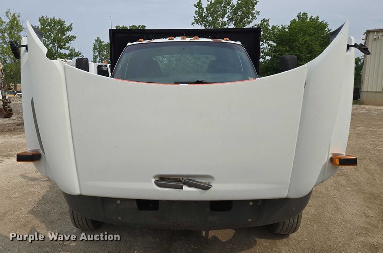 image for item EF1519 2005 GMC C5 flatbed truck