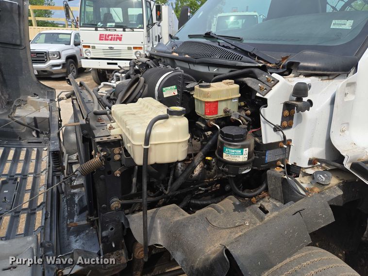 image for item EF1519 2005 GMC C5 flatbed truck