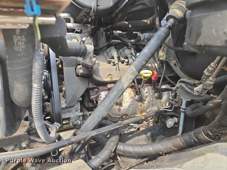 image for item EF1519 2005 GMC C5 flatbed truck