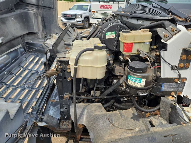 image for item EF1519 2005 GMC C5 flatbed truck