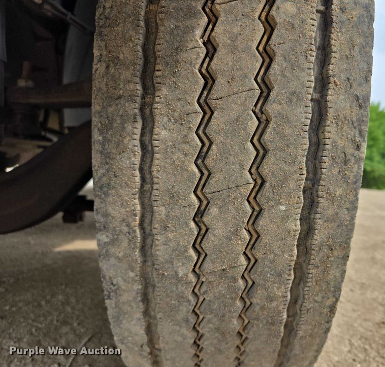 image for item EF1519 2005 GMC C5 flatbed truck