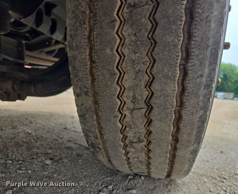 image for item EF1519 2005 GMC C5 flatbed truck