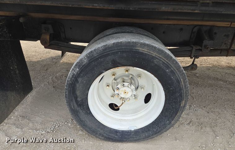 image for item EF1519 2005 GMC C5 flatbed truck