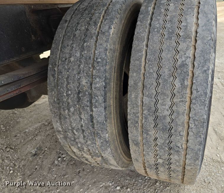 image for item EF1519 2005 GMC C5 flatbed truck