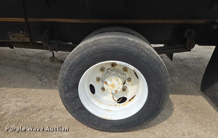 image for item EF1519 2005 GMC C5 flatbed truck