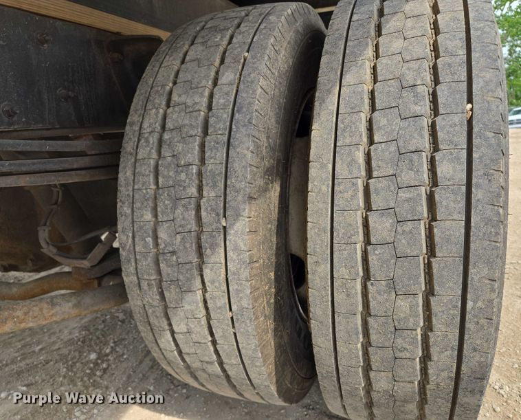 image for item EF1519 2005 GMC C5 flatbed truck