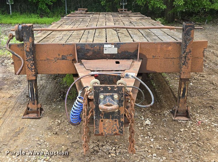 image for item EF1521 2005 TrailKing equipment trailer