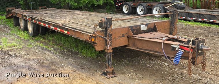 image for item EF1521 2005 TrailKing equipment trailer