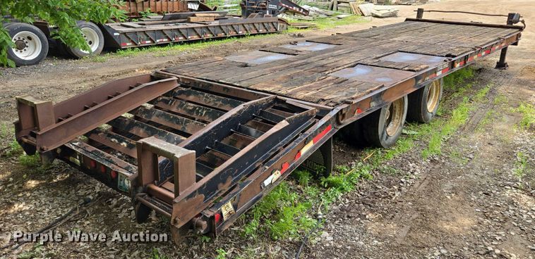 image for item EF1521 2005 TrailKing equipment trailer