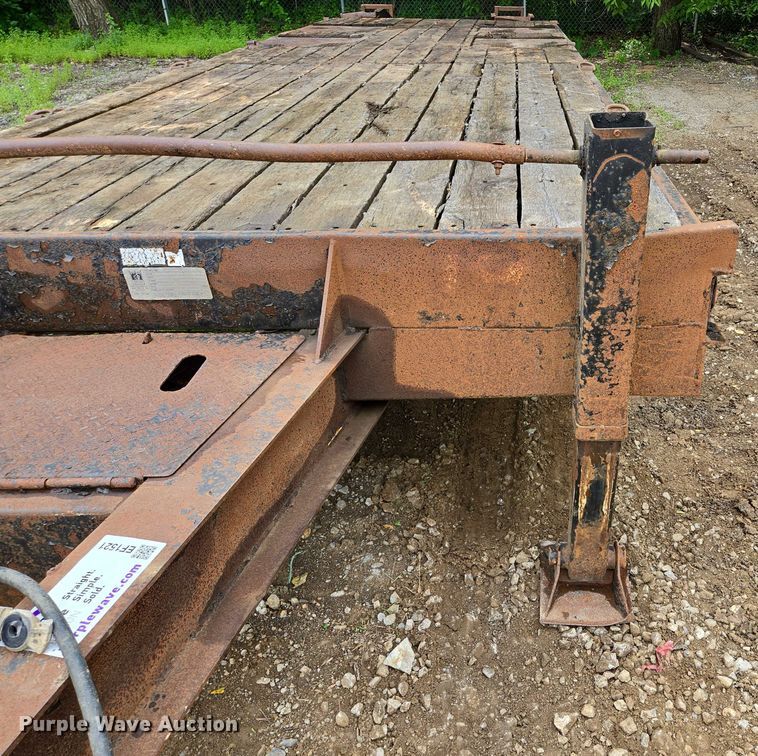 image for item EF1521 2005 TrailKing equipment trailer