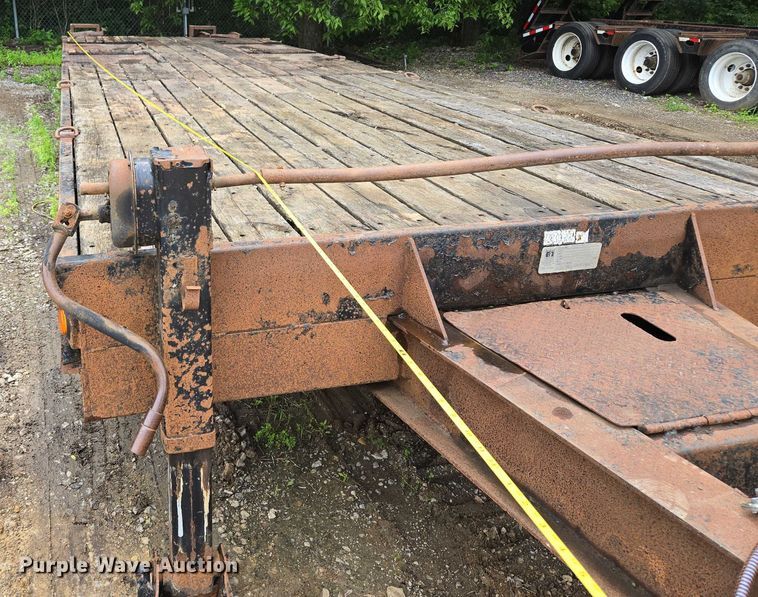 image for item EF1521 2005 TrailKing equipment trailer