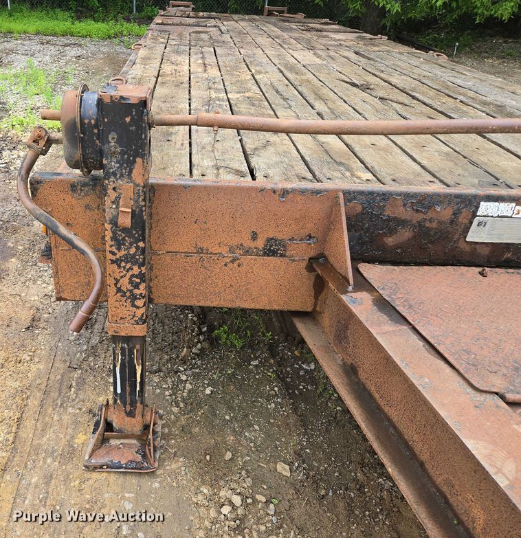 image for item EF1521 2005 TrailKing equipment trailer