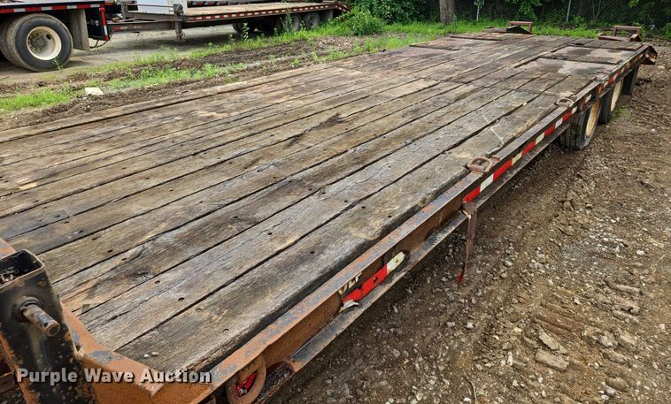 image for item EF1521 2005 TrailKing equipment trailer