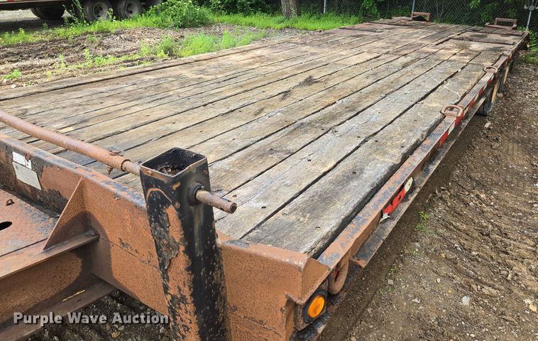 image for item EF1521 2005 TrailKing equipment trailer