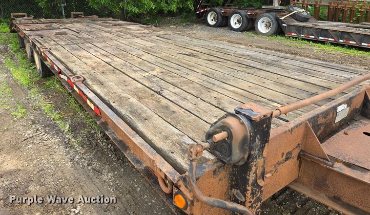 image for item EF1521 2005 TrailKing equipment trailer