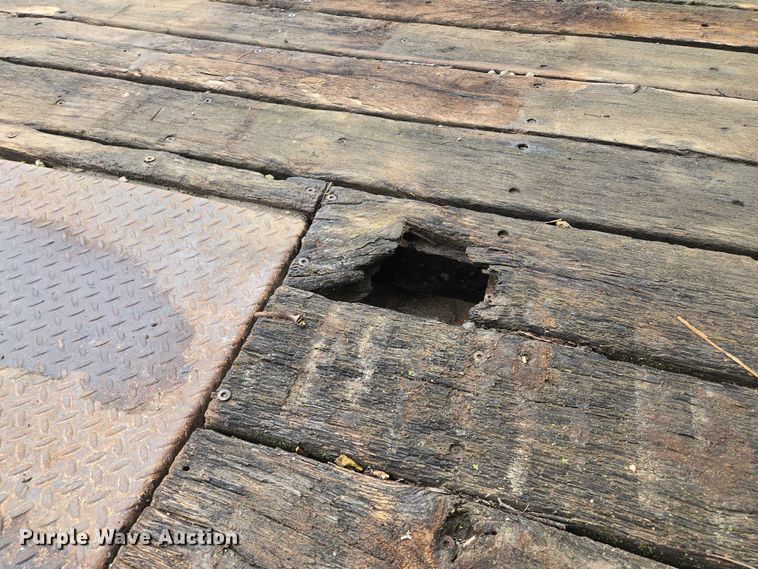 image for item EF1521 2005 TrailKing equipment trailer