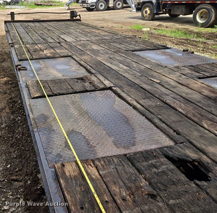 image for item EF1521 2005 TrailKing equipment trailer