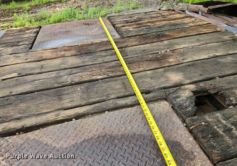 image for item EF1521 2005 TrailKing equipment trailer