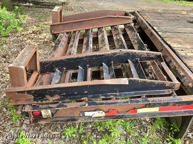 image for item EF1521 2005 TrailKing equipment trailer