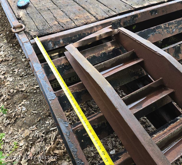 image for item EF1521 2005 TrailKing equipment trailer