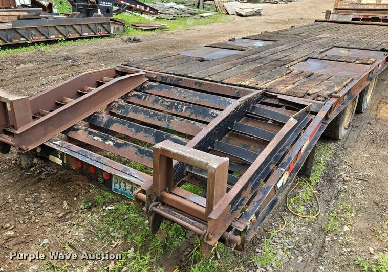 image for item EF1521 2005 TrailKing equipment trailer
