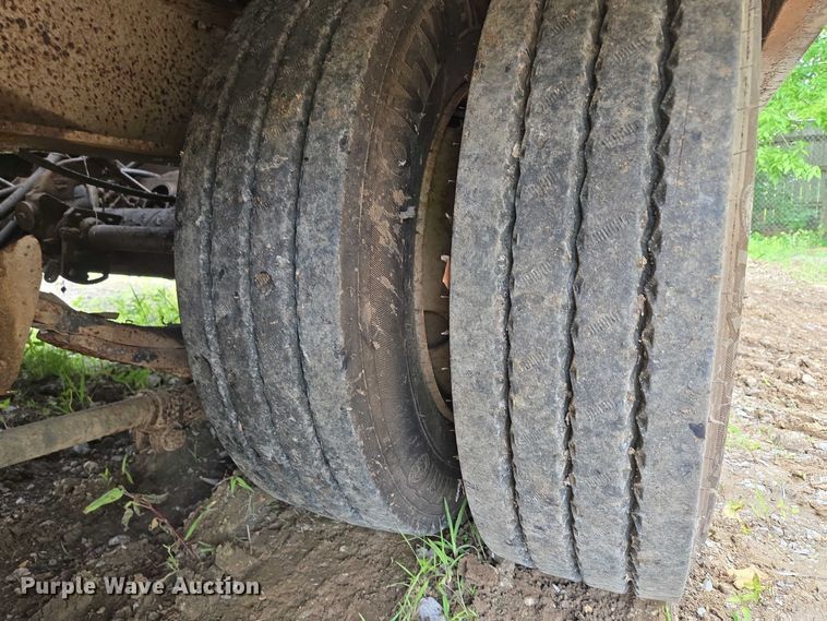 image for item EF1521 2005 TrailKing equipment trailer