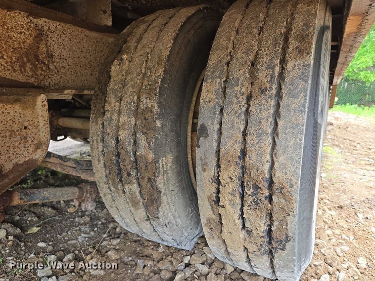 image for item EF1521 2005 TrailKing equipment trailer