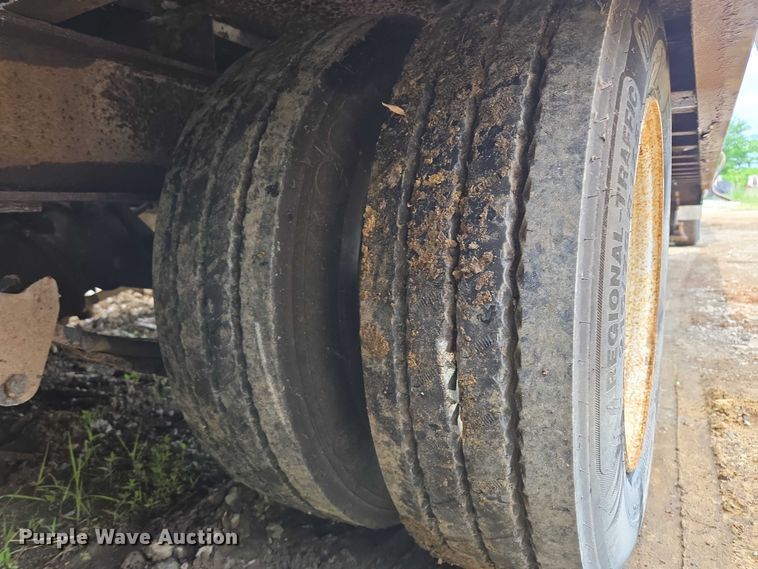 image for item EF1521 2005 TrailKing equipment trailer