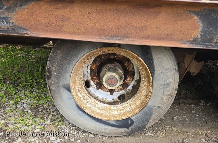 image for item EF1521 2005 TrailKing equipment trailer